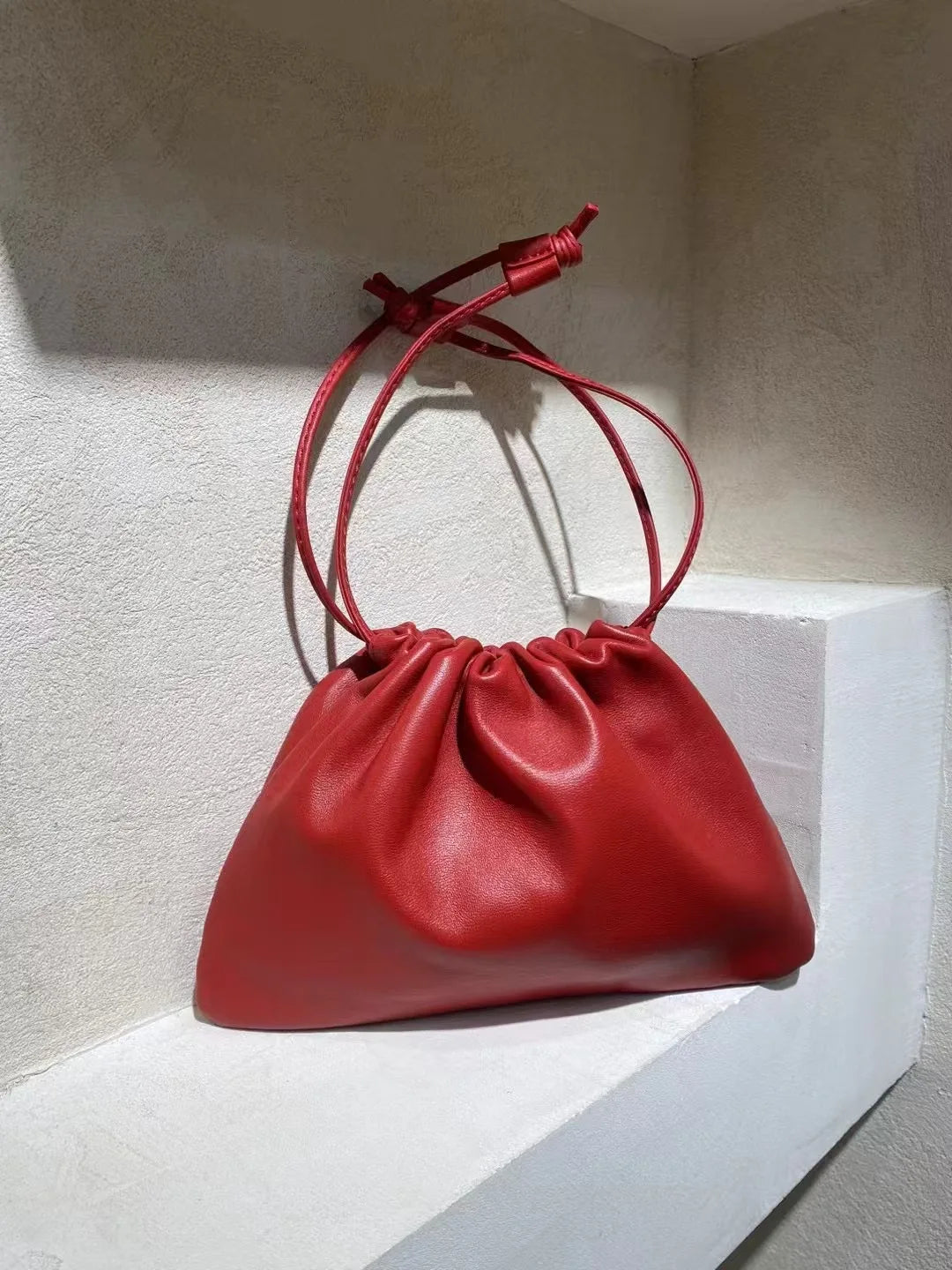 Sac à bandoulière en cuir souple – style nuage