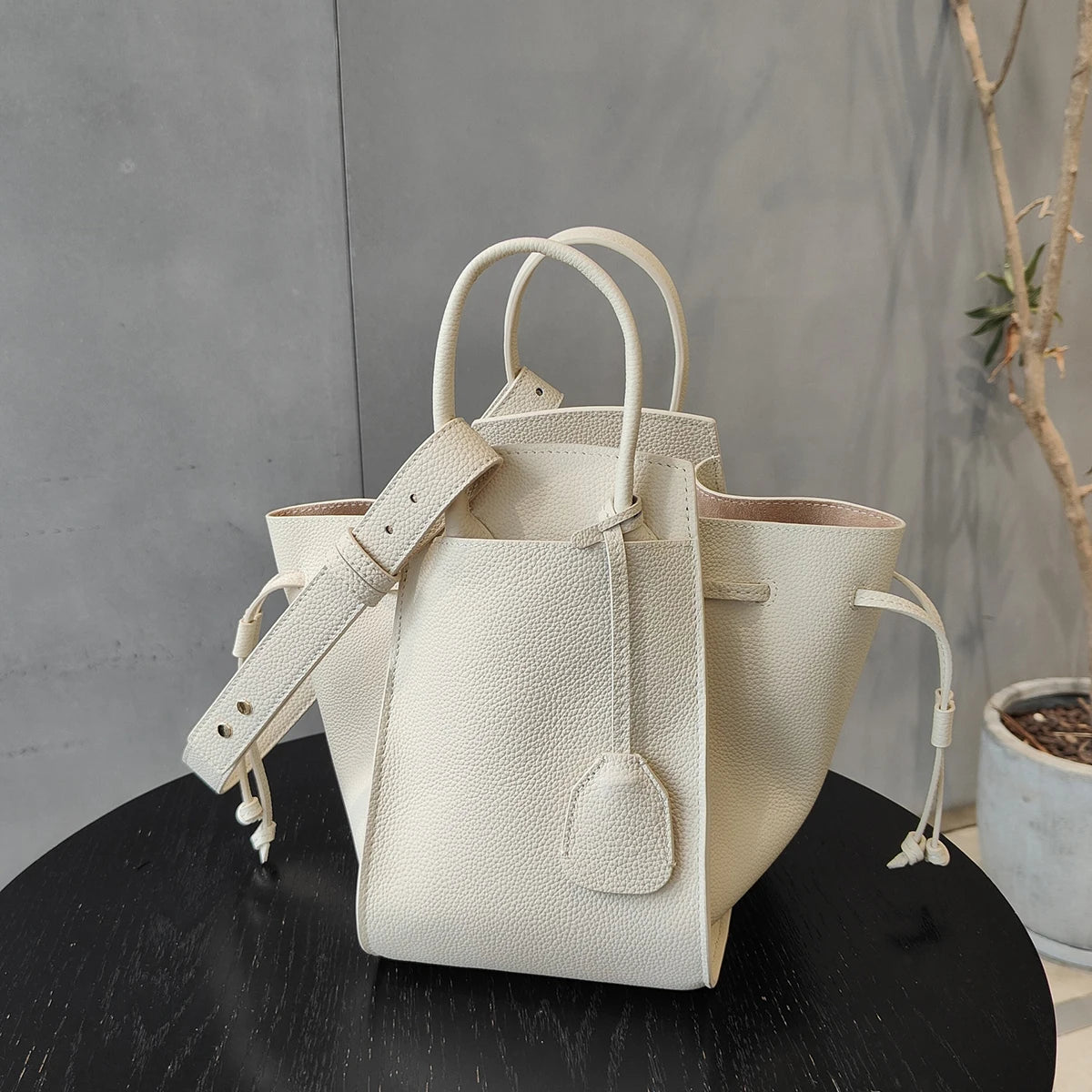 Sac à Main en Cuir Véritable à Cordon – Style Contemporain pour Femmes