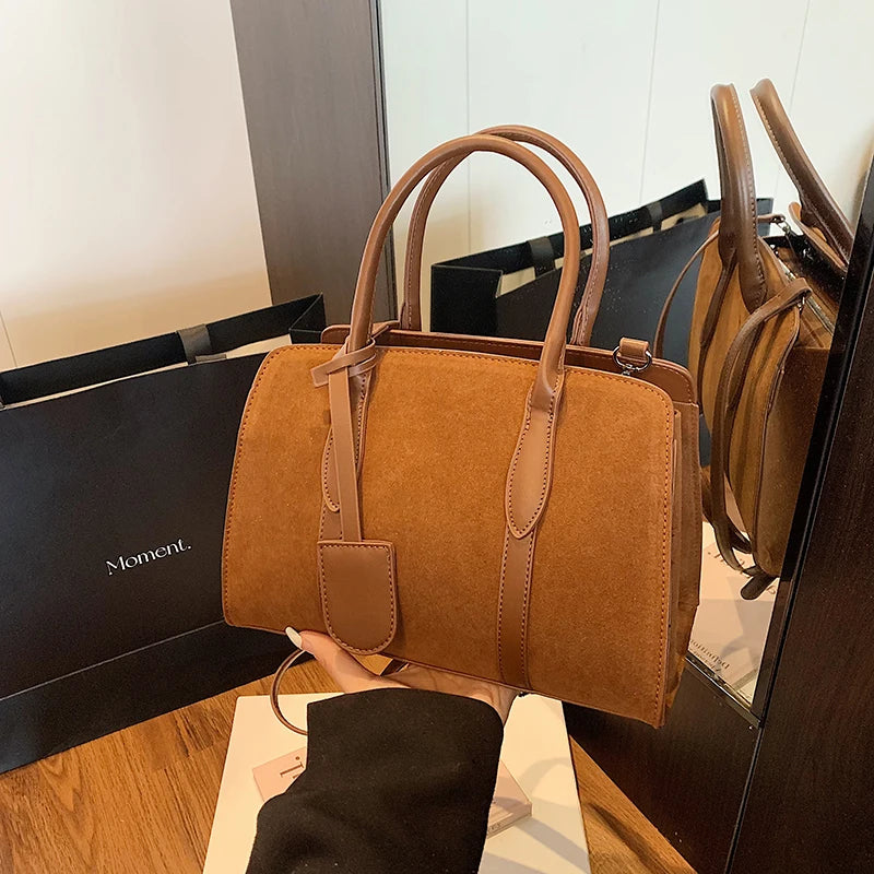 Sac Boston en daim – élégance pure 2025