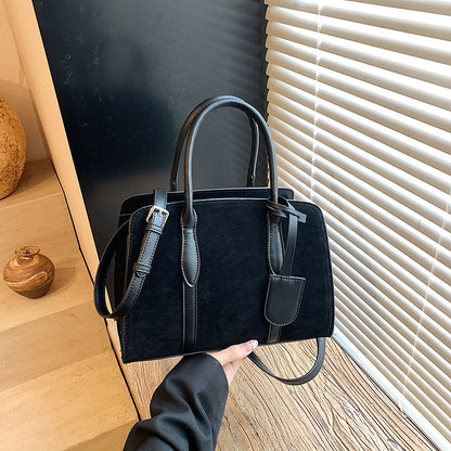 Sac Boston en daim – élégance pure 2025