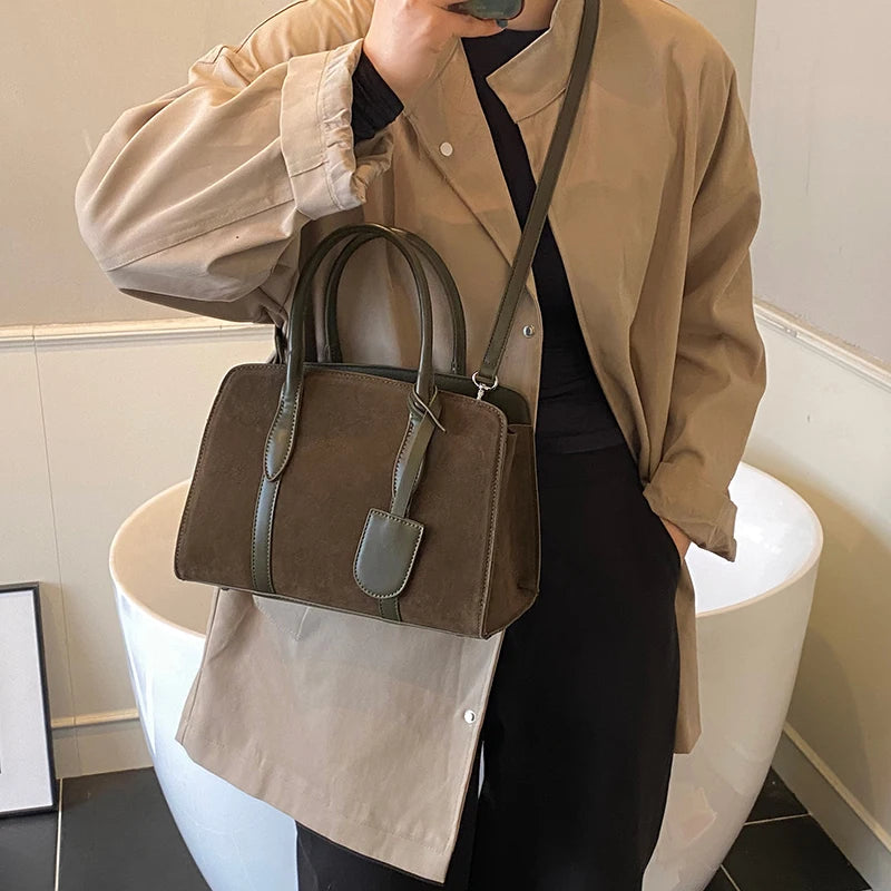 Sac Boston en daim – élégance pure 2025