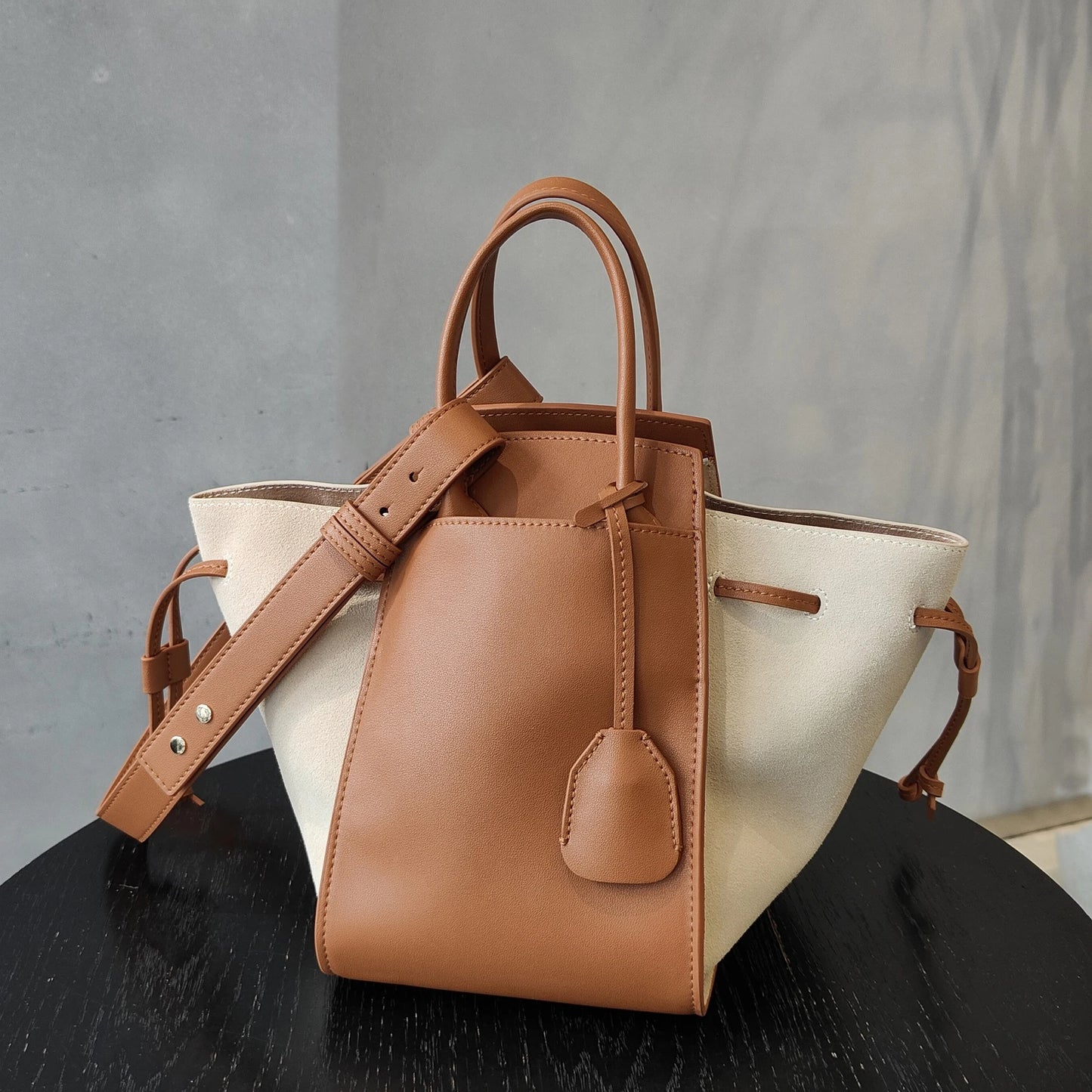 Sac à Main en Cuir Véritable à Cordon – Style Contemporain pour Femmes