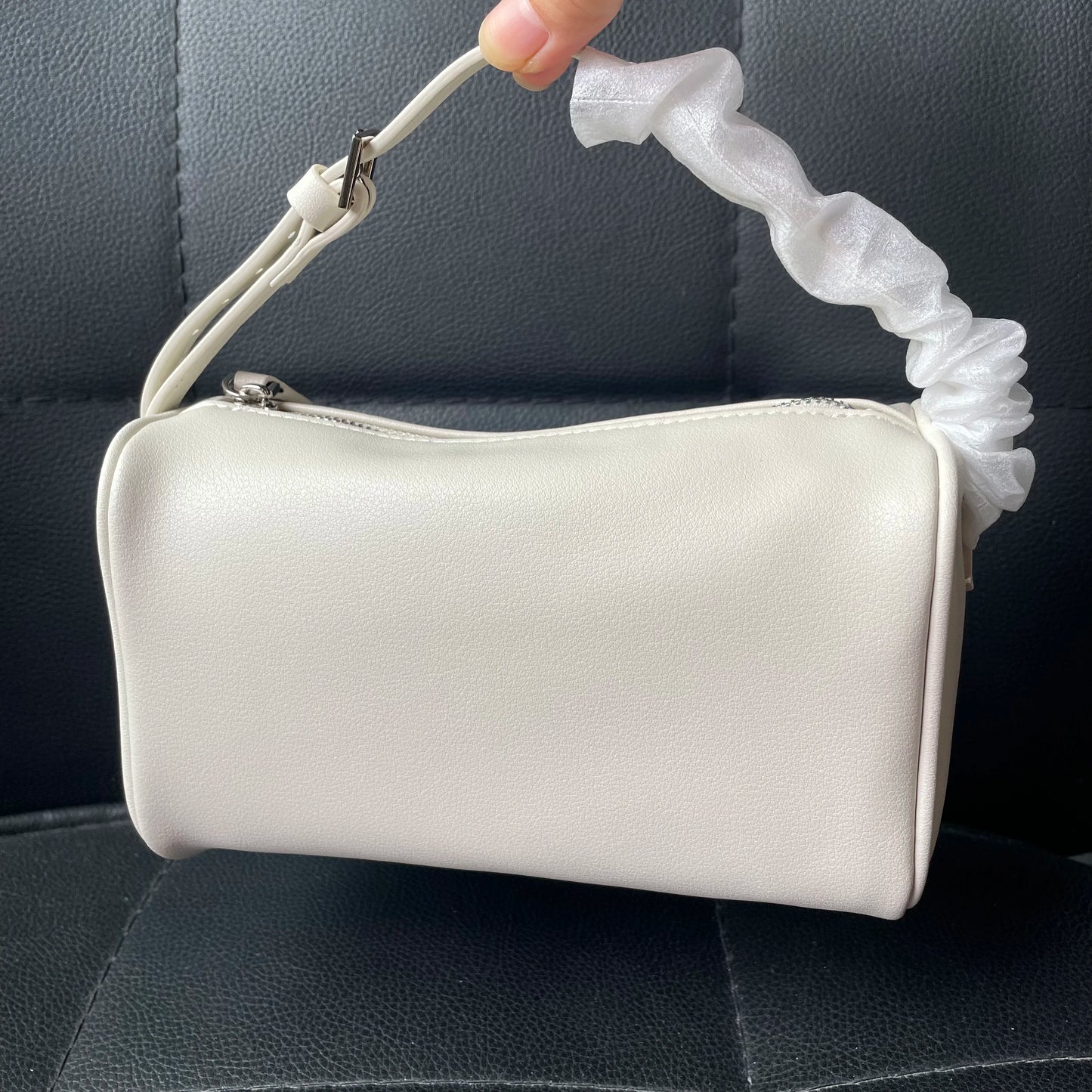 Petit sac en cuir souple – design rétro 2025