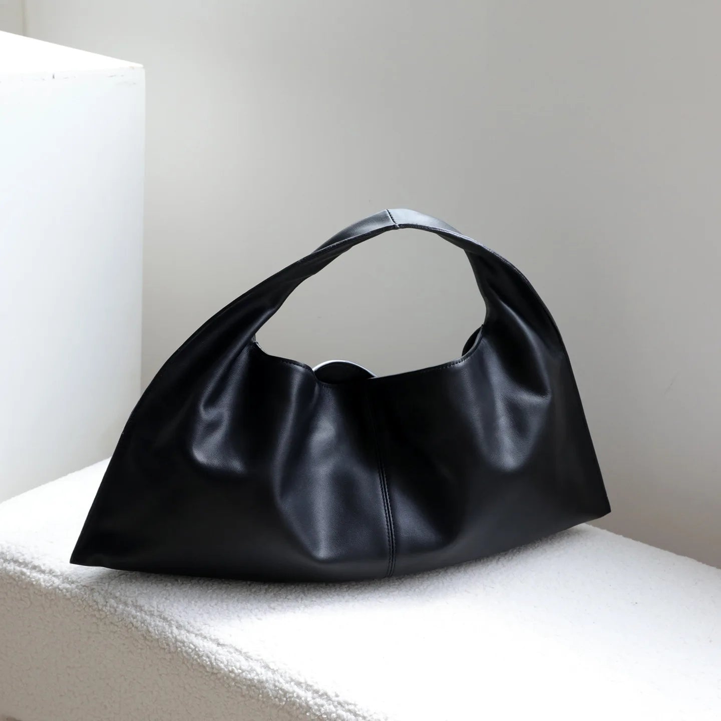 Sac à Bandoulière Féminin en Cuir Véritable – Design Niche Simple & Élégant