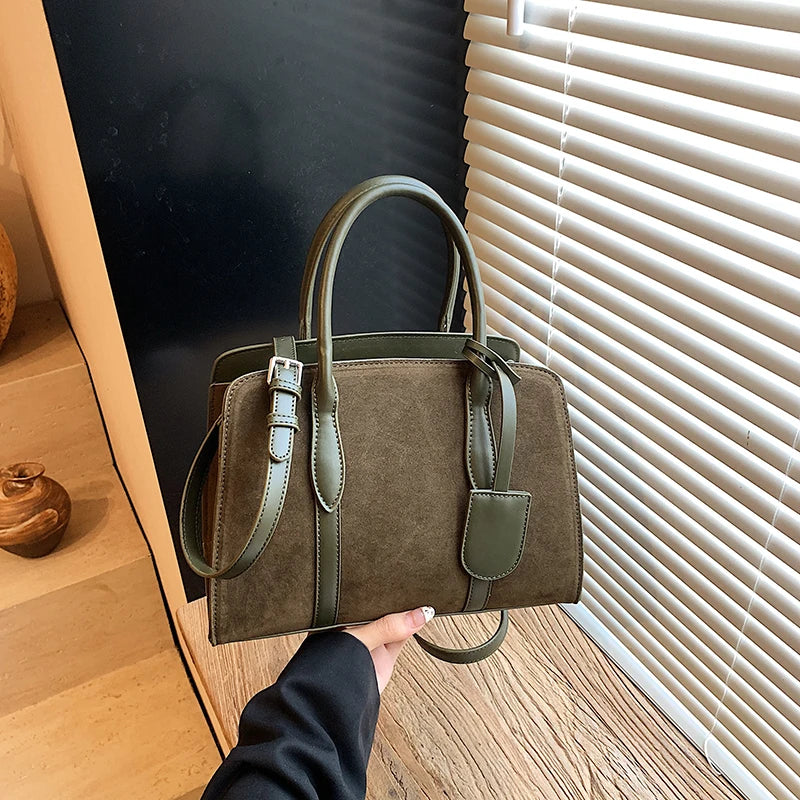 Sac Boston en daim – élégance pure 2025