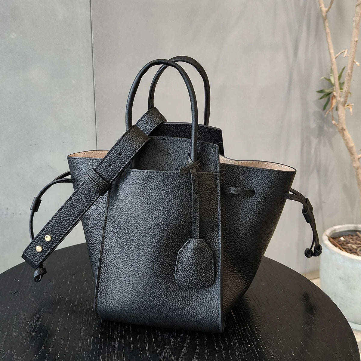 Sac à Main en Cuir Véritable à Cordon – Style Contemporain pour Femmes