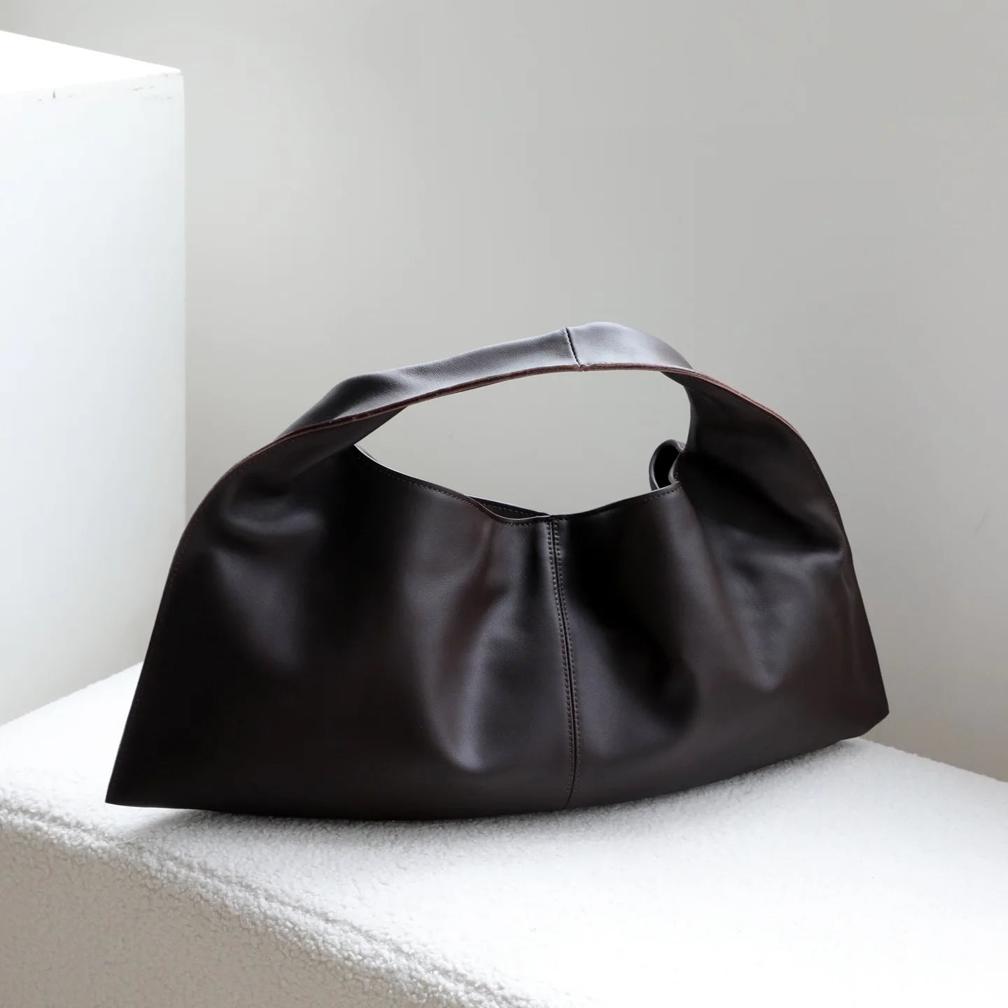 Sac à Bandoulière Féminin en Cuir Véritable – Design Niche Simple & Élégant