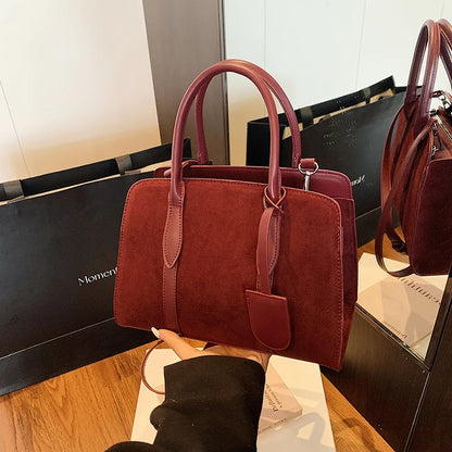 Sac Boston en daim – élégance pure 2025