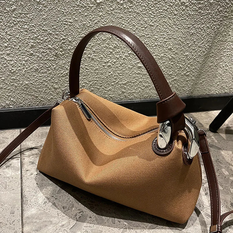 Sac à Main Mode 2025 – Couleurs Contrastées & Look Urbain Décontracté