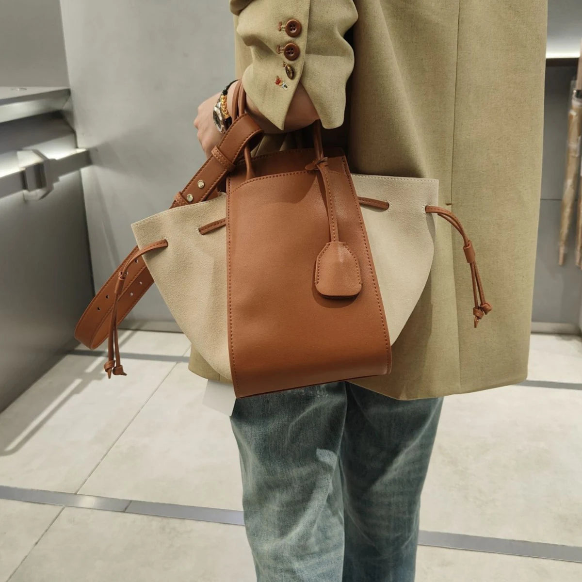 Sac à Main en Cuir Véritable à Cordon – Style Contemporain pour Femmes
