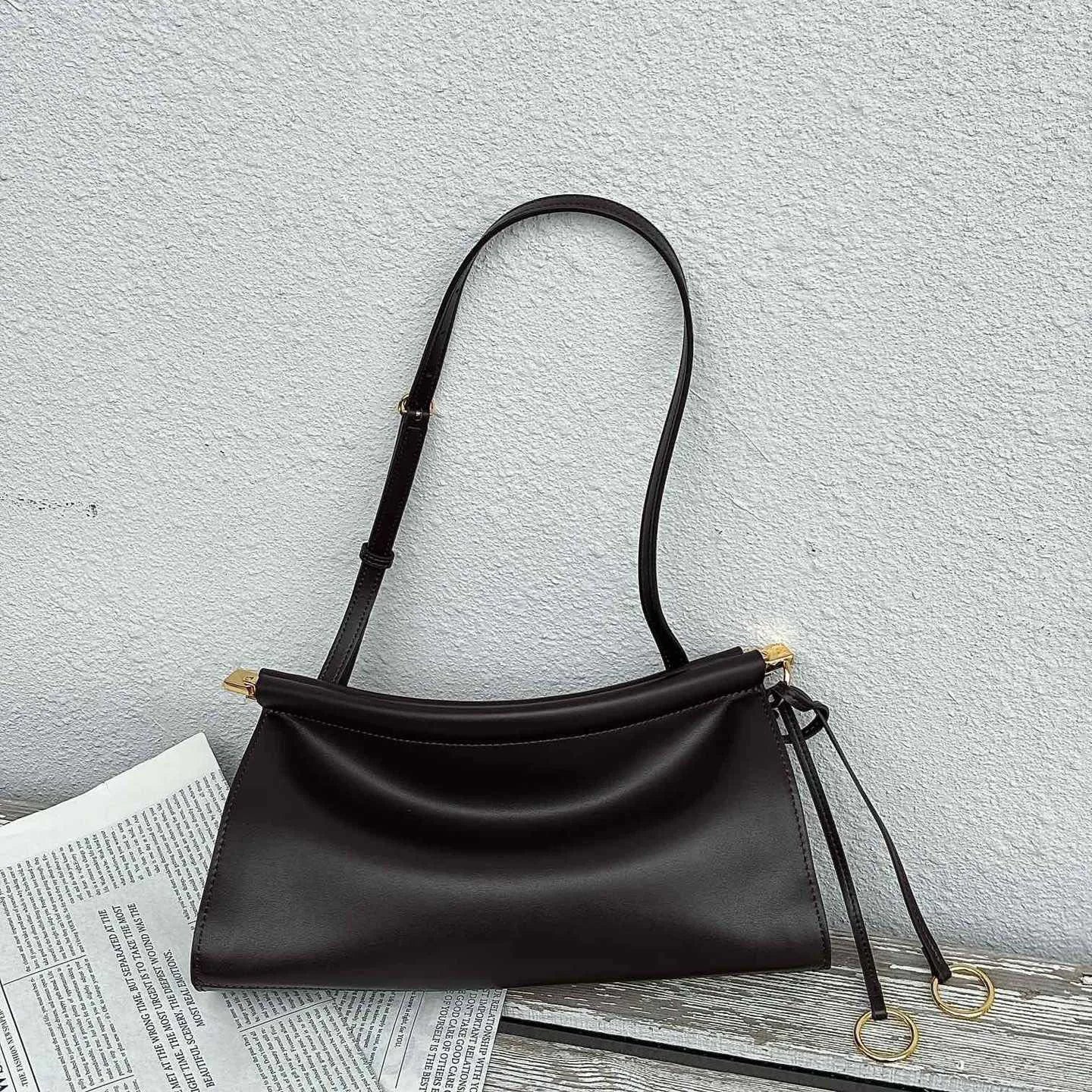 Sac à Main à Clip en Cuir Véritable – Style Vintage Personnalisé 2025