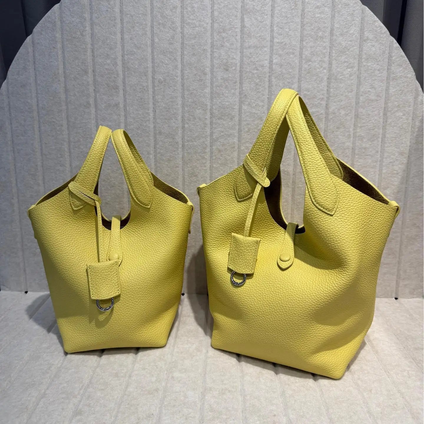 Sac à bandoulière en cuir souple – esprit estival